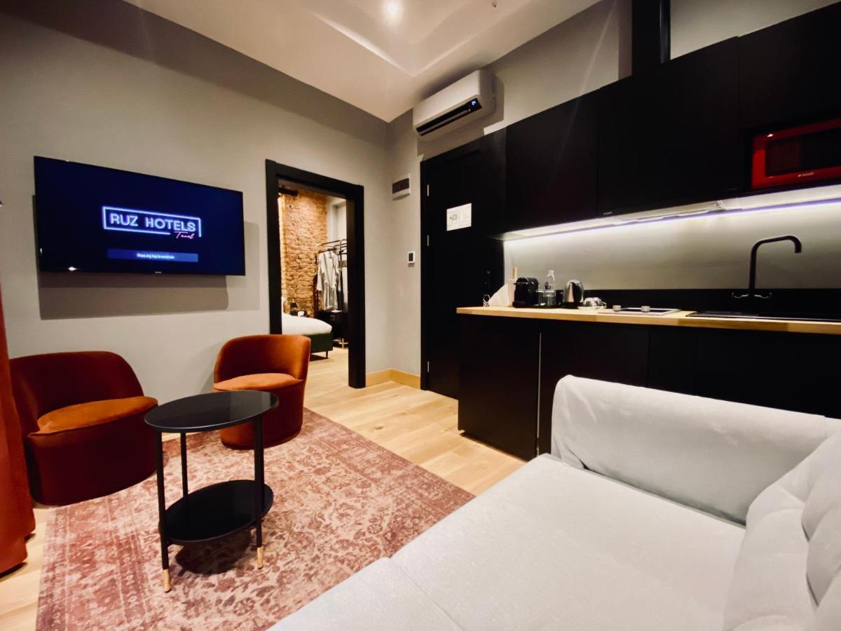 Ruz Hotels อิสตันบูล ภายนอก รูปภาพ A room at the hotel
