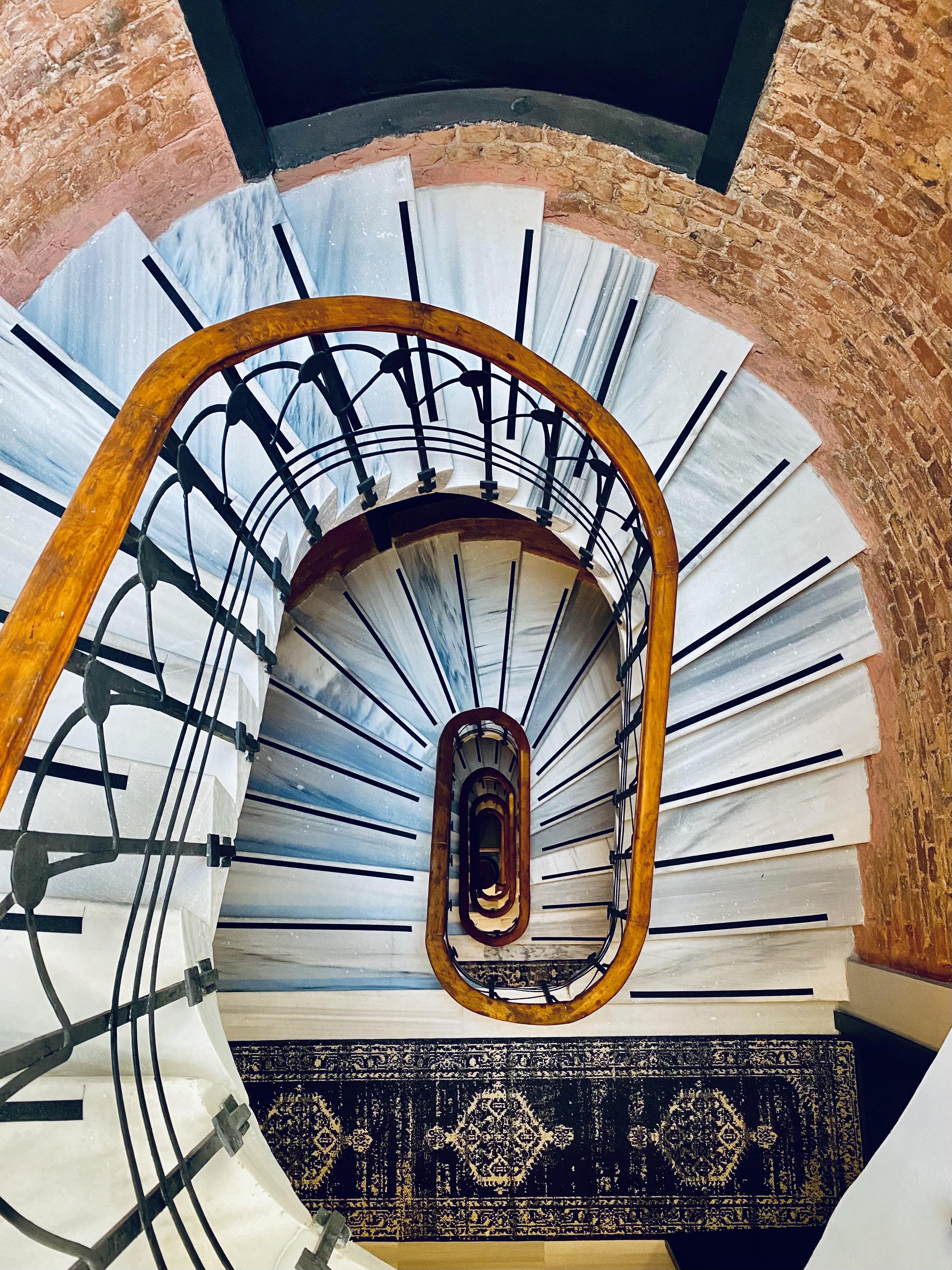 Ruz Hotels อิสตันบูล ภายนอก รูปภาพ Spiral staircase