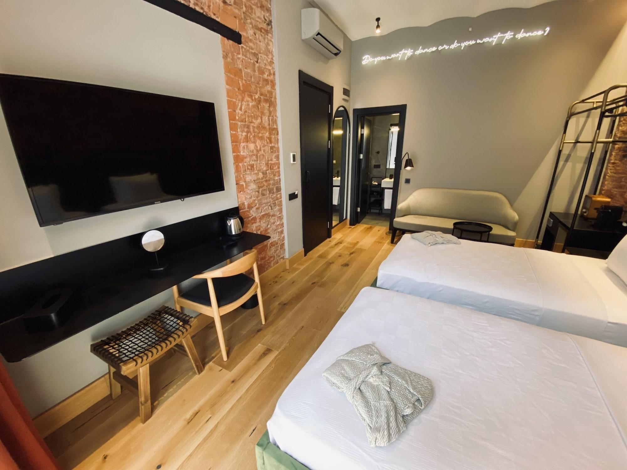 Ruz Hotels อิสตันบูล ภายนอก รูปภาพ A room at the hotel